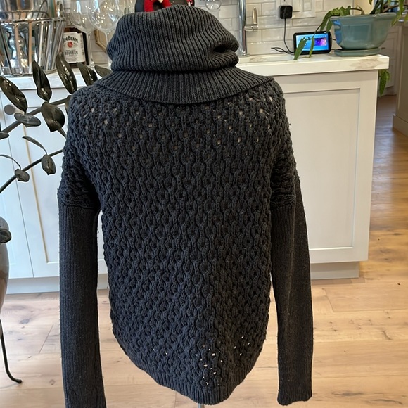 VGUC Alice + Olivia dark grey 100% wool patterned long sleeve cowl neck sweater - Picture 5 of 9
